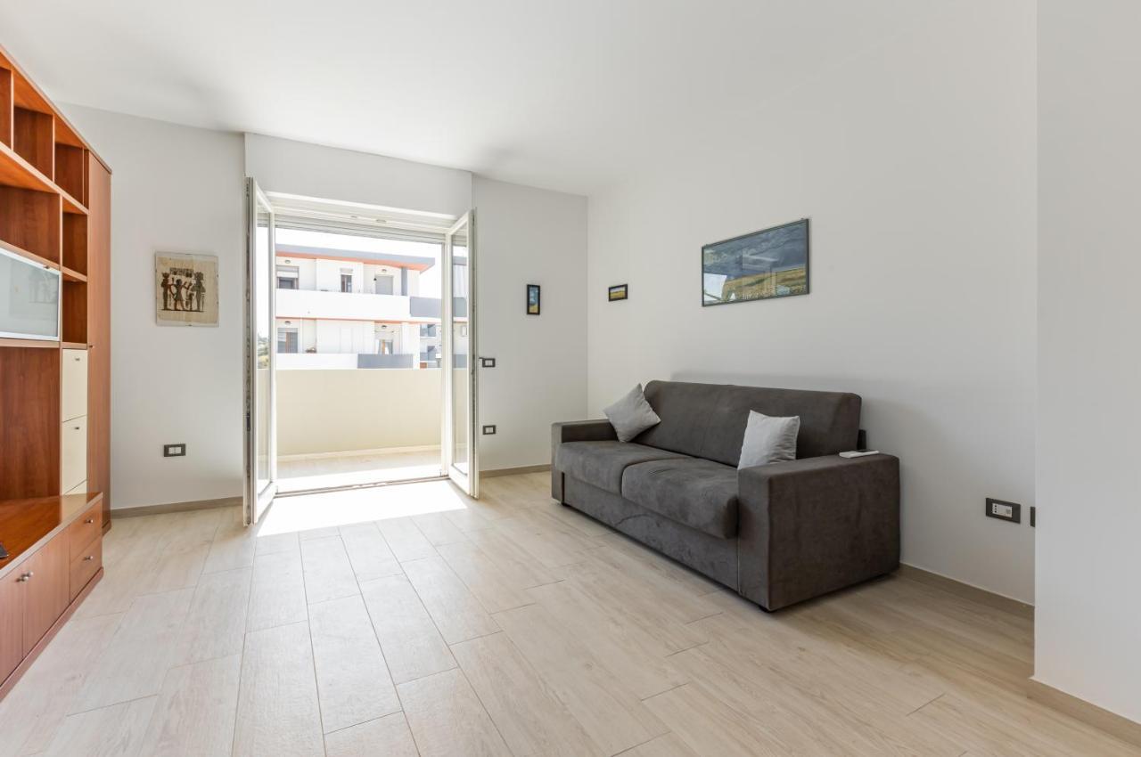 Apartment Roomy Flat With Private Parking! *