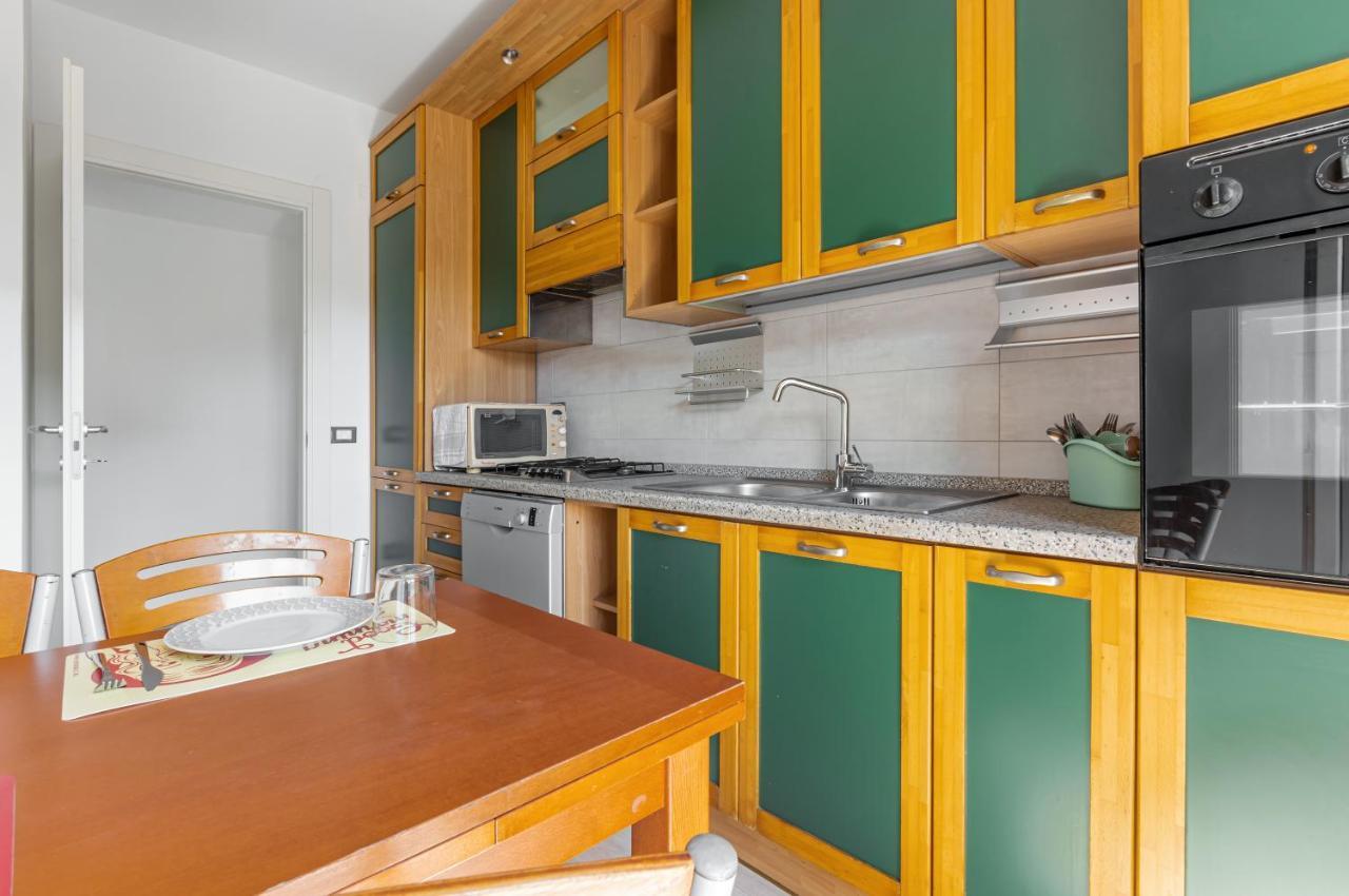 Roomy Flat With Private Parking! Apartment *
