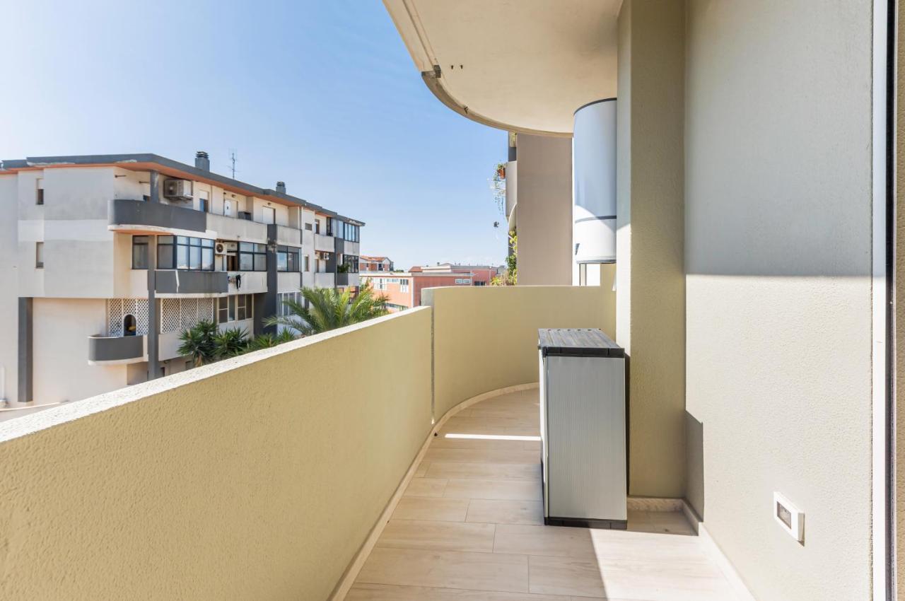 Roomy Flat With Private Parking!